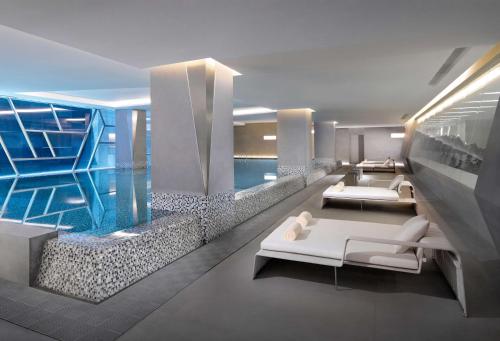 Swimming pool, Hyatt Regency Tianjin East in Tianjin Swimming pool, Hyatt Regency Tianjin East in Tianjin