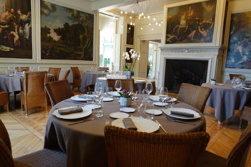 Restaurant, Chateau de Champlong Table Hotel **** Golf & Spa in Roanne Restaurant, Chateau de Champlong Table Hotel **** Golf & Spa in Roanne