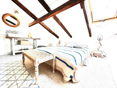 ApartHotel Riviera - MAISON BONAPARTE -Vieux Port Place du Pin