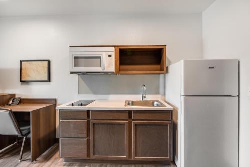 ห้องครัว, WoodSpring Suites Bakersfield Airport in นอร์ทเบเคอร์สฟิลด์ ห้องครัว, WoodSpring Suites Bakersfield Airport in นอร์ทเบเคอร์สฟิลด์