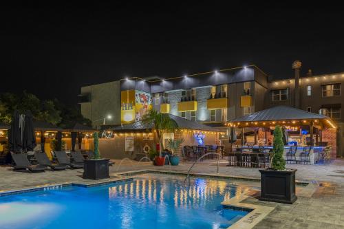 Πισίνα, Avalon Hotel Downtown St. Petersburg in Σαιντ Πίτερσμπουργκ(Φλόριντα) Πισίνα, Avalon Hotel Downtown St. Petersburg in Σαιντ Πίτερσμπουργκ(Φλόριντα)