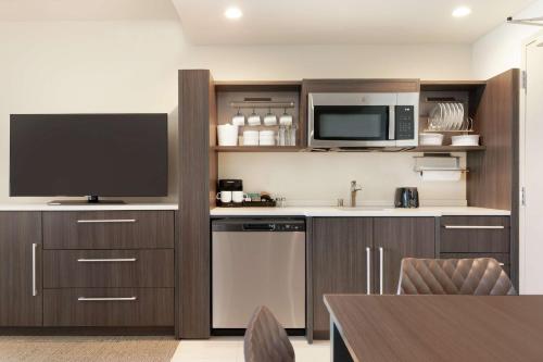 Kitchen, Home2 Suites by Hilton Woodland Hills Los Angeles in Canoga Park Kitchen, Home2 Suites by Hilton Woodland Hills Los Angeles in Canoga Park