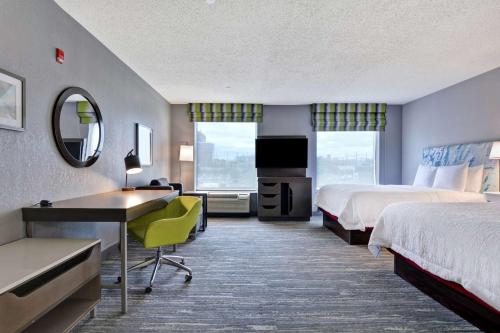 Hampton Inn & Suites Newark Harrison Riverwalk in Harrison (NJ) Hampton Inn & Suites Newark Harrison Riverwalk in Harrison (NJ)