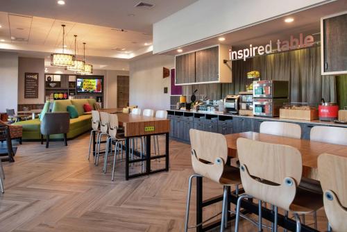 อาหารและเครื่องดื่ม, Home2 Suites by Hilton Tampa Downtown Channel District in แทมป้า ซิตี้เซ็นเตอร์ อาหารและเครื่องดื่ม, Home2 Suites by Hilton Tampa Downtown Channel District in แทมป้า ซิตี้เซ็นเตอร์