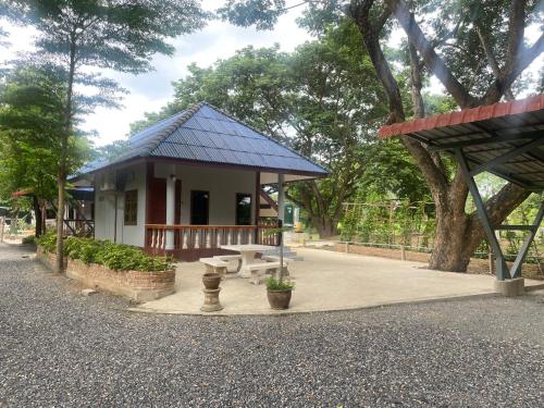 Rain Tree Cafe & Homestay in Uthai Thani Rain Tree Cafe & Homestay in Uthai Thani