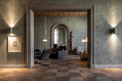 Lobby, Grand Hotel Baglioni in Florence Lobby, Grand Hotel Baglioni in Florence