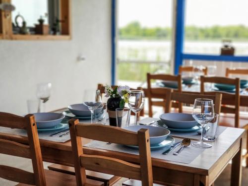 Restaurant, Hanul Casa Alba Fehér Ház Fogadó (Hanul Casa Alba Feher Haz Fogado) in Periprava Restaurant, Hanul Casa Alba Fehér Ház Fogadó (Hanul Casa Alba Feher Haz Fogado) in Periprava