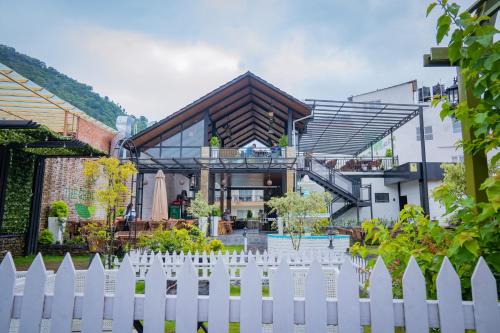 Restaurant, Majestic Lakefront Hotel & Suites in Pokhara Restaurant, Majestic Lakefront Hotel & Suites in Pokhara