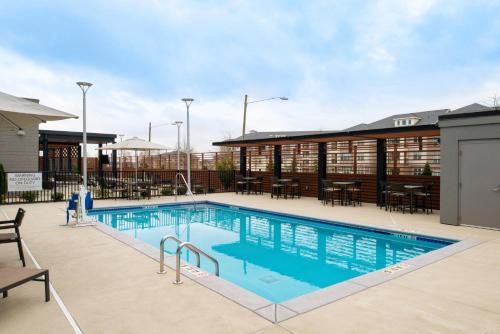 สระว่ายน้ำ, คอร์ตยาร์ด บาย แมริออท ชาร์ลอต สตีลครีก (Courtyard by Marriott Charlotte Steele Creek) in เกรียร์สฟอร์ค สระว่ายน้ำ, คอร์ตยาร์ด บาย แมริออท ชาร์ลอต สตีลครีก (Courtyard by Marriott Charlotte Steele Creek) in เกรียร์สฟอร์ค