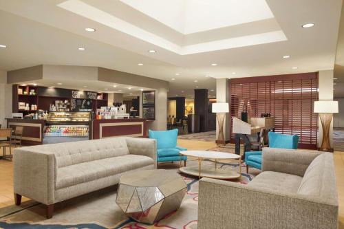 Lobby, DoubleTree by Hilton Hotel Dallas - DFW Airport North in Dallas (TX) Lobby, DoubleTree by Hilton Hotel Dallas - DFW Airport North in Dallas (TX)