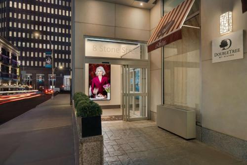 숙소 외관, 더블트리 바이 힐튼 뉴욕 다운타운 (DoubleTree by Hilton New York Downtown) in 금융지역 숙소 외관, 더블트리 바이 힐튼 뉴욕 다운타운 (DoubleTree by Hilton New York Downtown) in 금융지역