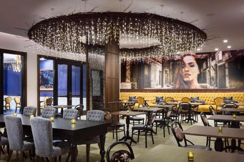 ห้องอาหาร, The Peregrine Omaha Downtown, Curio Collection by Hilton near ตลาดเก่า ห้องอาหาร, The Peregrine Omaha Downtown, Curio Collection by Hilton near ตลาดเก่า