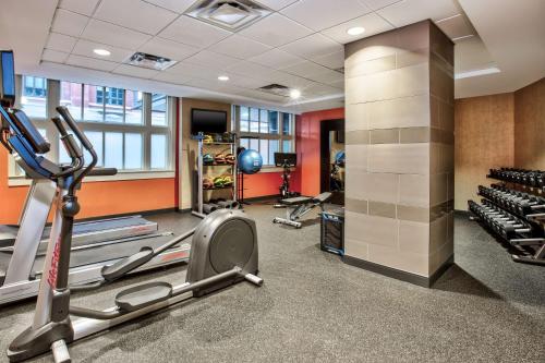 ห้องฟิตเนส, Home2 Suites by Hilton San Antonio Downtown - Riverwalk, TX near ที่ว่าการรัฐสแปนนิช ห้องฟิตเนส, Home2 Suites by Hilton San Antonio Downtown - Riverwalk, TX near ที่ว่าการรัฐสแปนนิช