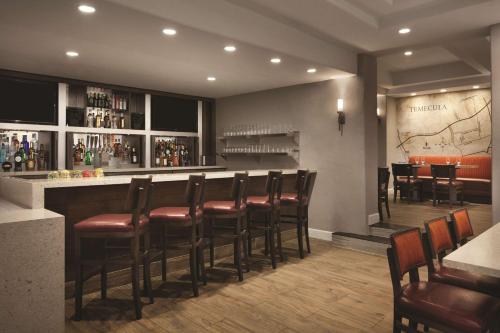 Bar/lounge, Embassy Suites Temecula Valley Wine Country in Temecula (CA) Bar/lounge, Embassy Suites Temecula Valley Wine Country in Temecula (CA)