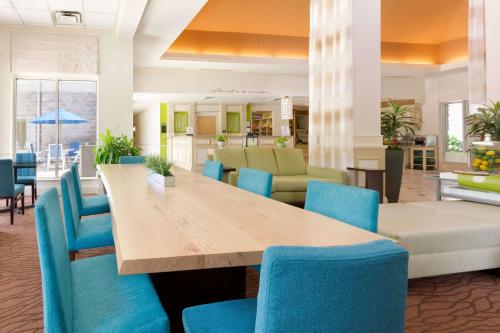 Vestíbulo, Hilton Garden Inn Atlanta Northpoint in Alpharetta Vestíbulo, Hilton Garden Inn Atlanta Northpoint in Alpharetta