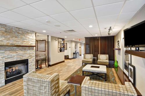 Előcsarnok, Hampton Inn Hendersonville in Hendersonville (Észak-Karolina) Előcsarnok, Hampton Inn Hendersonville in Hendersonville (Észak-Karolina)