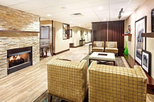 Előcsarnok, Hampton Inn Hendersonville in Hendersonville (Észak-Karolina) Előcsarnok, Hampton Inn Hendersonville in Hendersonville (Észak-Karolina)