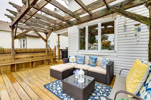 3 Mi to Dtwn Springfield Home with Deck! in Springfield (MA) 3 Mi to Dtwn Springfield Home with Deck! in Springfield (MA)