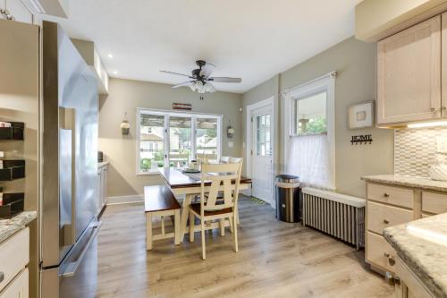 3 Mi to Dtwn Springfield Home with Deck! in Springfield (MA) 3 Mi to Dtwn Springfield Home with Deck! in Springfield (MA)