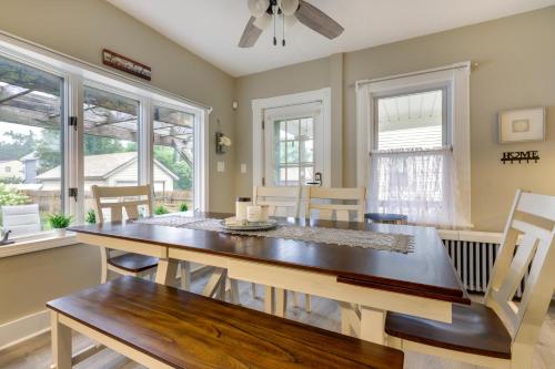 3 Mi to Dtwn Springfield Home with Deck! in สปิรงฟิลด์ (MA) 3 Mi to Dtwn Springfield Home with Deck! in สปิรงฟิลด์ (MA)