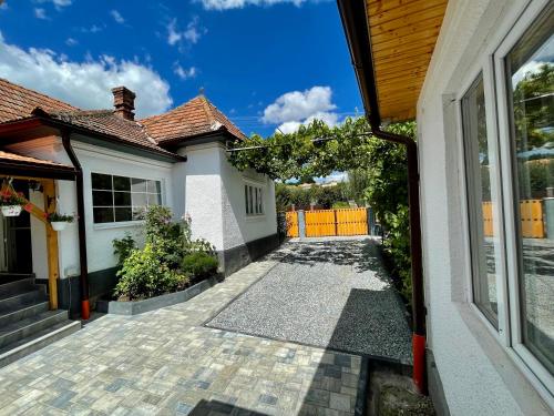 A szálláshely kívülről, Acasa la Bunica, Cheile Turzii in Petrestii De Jos A szálláshely kívülről, Acasa la Bunica, Cheile Turzii in Petrestii De Jos