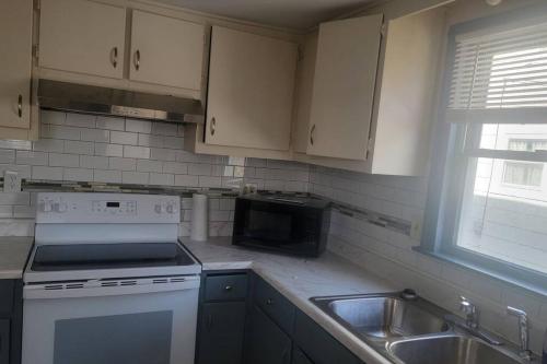 Quiet 3 bed with fenced yard in Hilltop Quiet 3 bed with fenced yard in Hilltop