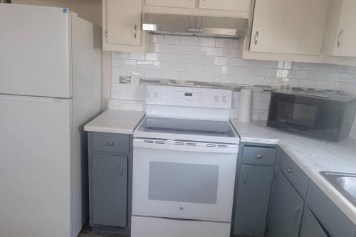 Quiet 3 bed with fenced yard in Hilltop Quiet 3 bed with fenced yard in Hilltop