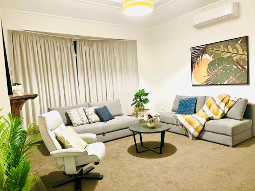 Luxurious Home Close to Beach near St Kilda and St Clair Beaches Luxurious Home Close to Beach near St Kilda and St Clair Beaches
