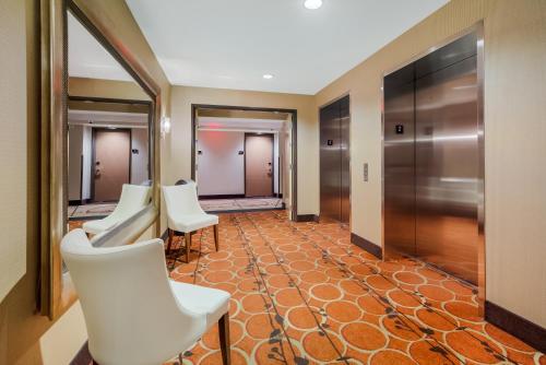 Hotel 11, MOD A Sonesta Collection in Calgary (AB) Hotel 11, MOD A Sonesta Collection in Calgary (AB)