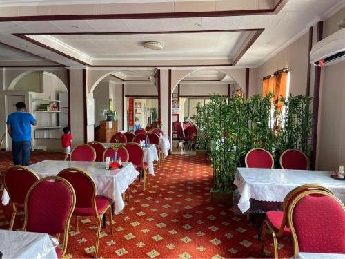 Restaurante, CHINA STAR HOTEL in Kolonia Restaurante, CHINA STAR HOTEL in Kolonia