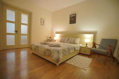 New Apartment Near Holiday Inn