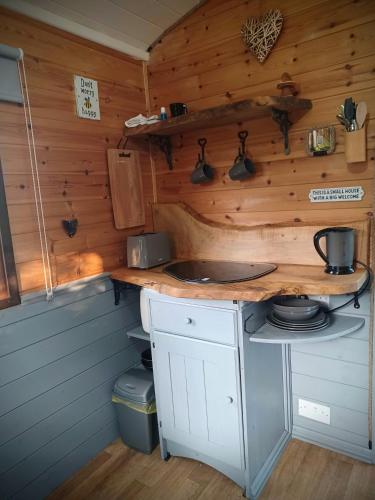 'SweetPea' Shepherds hut in Garstang 'SweetPea' Shepherds hut in Garstang