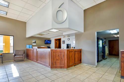 Lobby, Motel 6 Effingham, IL in Effingham (IL) Lobby, Motel 6 Effingham, IL in Effingham (IL)