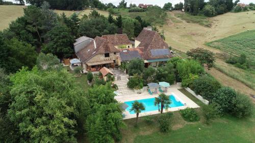 Exterior view, Domaine Hourcabis - 2 gites 4 et 6 personnes in Orion Exterior view, Domaine Hourcabis - 2 gites 4 et 6 personnes in Orion