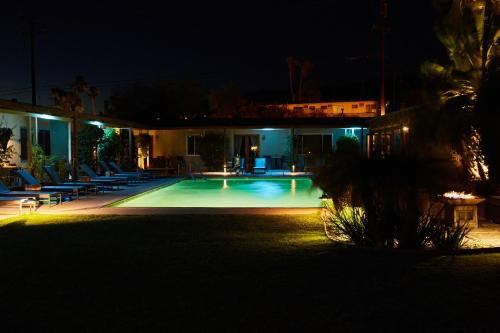 Swimming pool, The Spring Resort & Spa in Desert Hot Springs (CA) Swimming pool, The Spring Resort & Spa in Desert Hot Springs (CA)