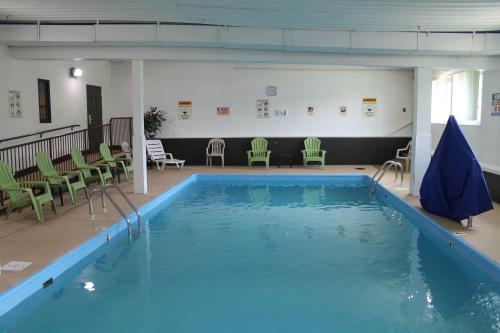Swimming pool, Days Inn & Suites by Wyndham Bridgeport - Clarksburg in Bridgeport (WV) Swimming pool, Days Inn & Suites by Wyndham Bridgeport - Clarksburg in Bridgeport (WV)