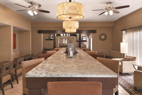 Lobby, Hampton Inn Cincinnati-Kings Island in Mason (OH) Lobby, Hampton Inn Cincinnati-Kings Island in Mason (OH)