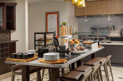 Food and beverages, Hilton Garden Inn Dallas Duncanville in Duncanville Food and beverages, Hilton Garden Inn Dallas Duncanville in Duncanville
