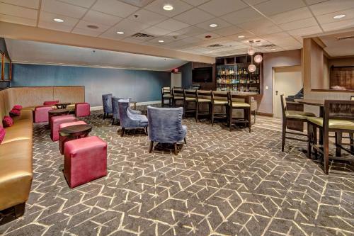 حانة/استراحة, دبل تري باي هيلتون ديكاتور (DoubleTree by Hilton Decatur) in Decatur حانة/استراحة, دبل تري باي هيلتون ديكاتور (DoubleTree by Hilton Decatur) in Decatur