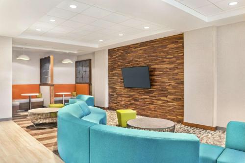 Lobby, Hampton Inn and Suites by Hilton Miami Kendall in Country Walk Lobby, Hampton Inn and Suites by Hilton Miami Kendall in Country Walk
