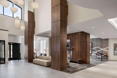 Lobby, Hilton Garden Inn Minneapolis Downtown near Minneapolis Convention Center Lobby, Hilton Garden Inn Minneapolis Downtown near Minneapolis Convention Center