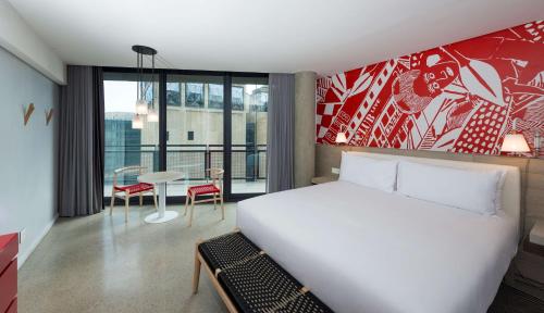เรดิสัน เรด โฮเต็ล วีแอนด์เอ วอเตอร์ฟรอนต์ เคปทาวน์ (Radisson RED Hotel V&A Waterfront Cape Town) in วี&เอ วอเตอร์ฟร้อนท์ เรดิสัน เรด โฮเต็ล วีแอนด์เอ วอเตอร์ฟรอนต์ เคปทาวน์ (Radisson RED Hotel V&A Waterfront Cape Town) in วี&เอ วอเตอร์ฟร้อนท์