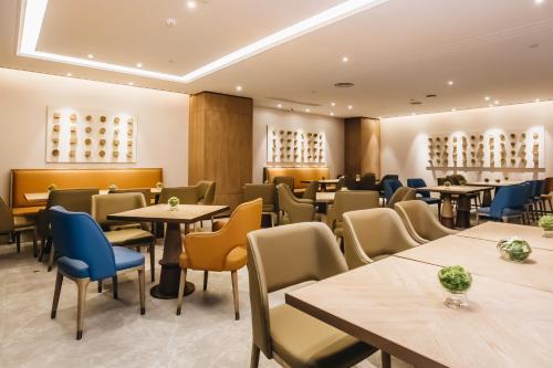 Restaurant, Orienwit Hotel -Free Shuttle Bus during Canton Fair near Moxing Summit Baiyun Mountain Restaurant, Orienwit Hotel -Free Shuttle Bus during Canton Fair near Moxing Summit Baiyun Mountain