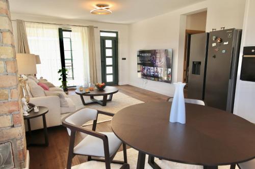 Home Filip in Ponari Home Filip in Ponari