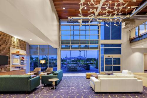 Lobby, Hampton Inn & Suites San Diego Airport Liberty Station in San Diego Intl. Airport Lobby, Hampton Inn & Suites San Diego Airport Liberty Station in San Diego Intl. Airport