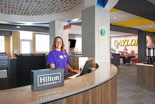 Фойє, Tru by Hilton Gaylord in Гейлорд (Мічіган) Фойє, Tru by Hilton Gaylord in Гейлорд (Мічіган)