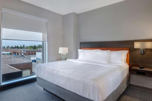 Home2 Suites by Hilton Montreal Dorval in Dollard-des-Ormeaux Home2 Suites by Hilton Montreal Dorval in Dollard-des-Ormeaux