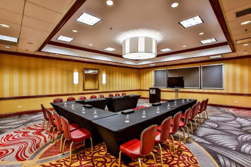 會議室/宴會廳, 燈光芝加哥逸林酒店 (Doubletree Chicago Alsip Hotel) in 愛爾斯普 (IL) 會議室/宴會廳, 燈光芝加哥逸林酒店 (Doubletree Chicago Alsip Hotel) in 愛爾斯普 (IL)