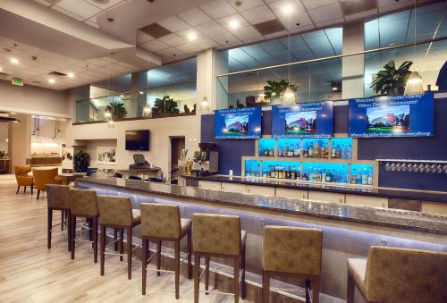 酒吧/高級酒吧, 丹佛威斯敏斯特希爾頓逸林酒店 (DoubleTree by Hilton Denver Westminster) in 威斯敏斯特(CO) 酒吧/高級酒吧, 丹佛威斯敏斯特希爾頓逸林酒店 (DoubleTree by Hilton Denver Westminster) in 威斯敏斯特(CO)