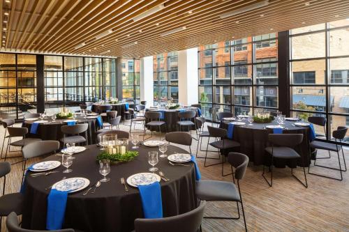 ห้องประชุม / บอลรูม, คาโนปี บาย ฮิลตัน แกรนด์ ราพิดส์ ดาวน์ทาวน์ (Canopy by Hilton Grand Rapids Downtown) near สนามกีฬา แวนแอนเดล ห้องประชุม / บอลรูม, คาโนปี บาย ฮิลตัน แกรนด์ ราพิดส์ ดาวน์ทาวน์ (Canopy by Hilton Grand Rapids Downtown) near สนามกีฬา แวนแอนเดล